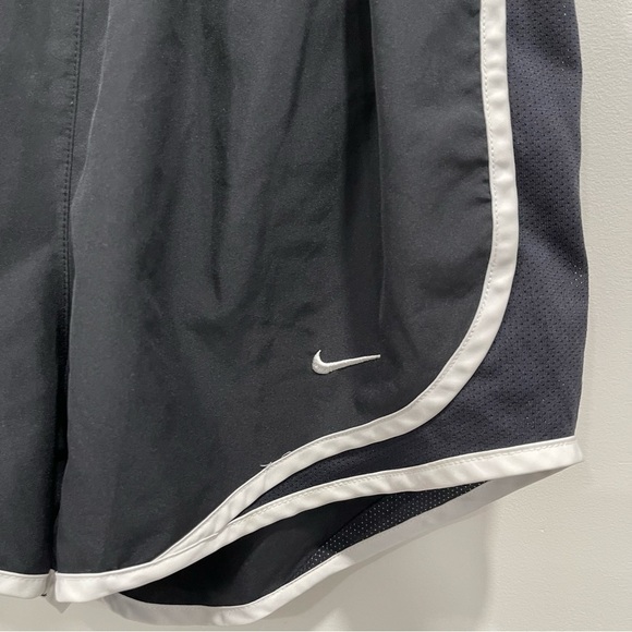 Nike Women’s Dri-Fit Tempo Running Shorts Black White Size Small - Picture 3 of 9